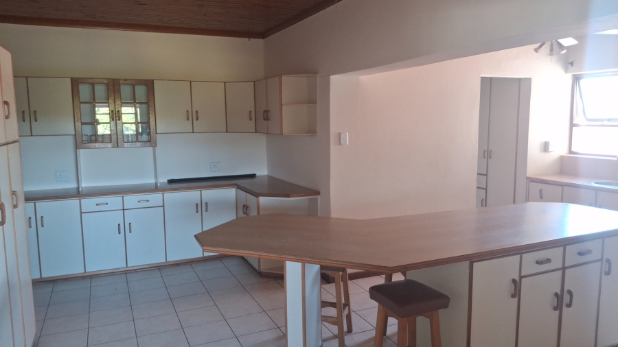 To Let 5 Bedroom Property for Rent in Humansdorp Eastern Cape